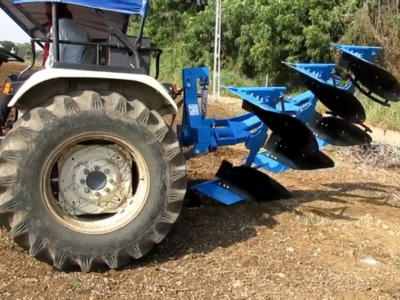 Hydraulic reversible ploughs